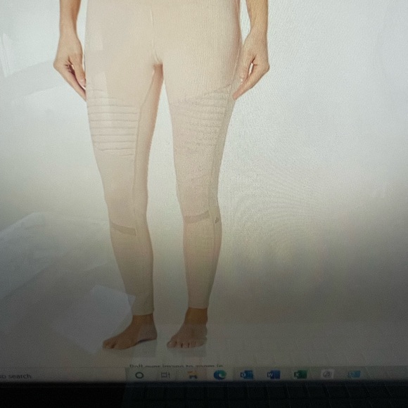 Alo yoga pants - Picture 2 of 6